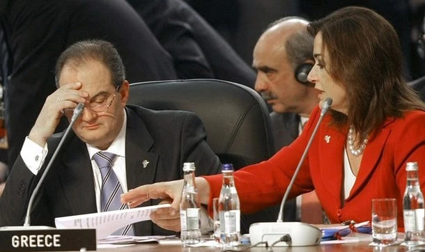 ΝΔ για κλάματα: Όταν ο Α.Γεωργιάδης έλεγε προδότη τον Κ.Καραμανλή για το Βουκουρέστι και η Ντόρα Μπακογιάννη αποδέχονταν το «Νέα Μακεδονία» (βίντεο)